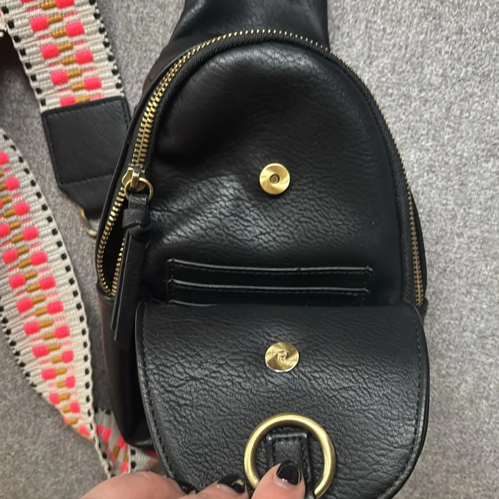 Anthropologie urban originals sling bag - Picture 2 of 6